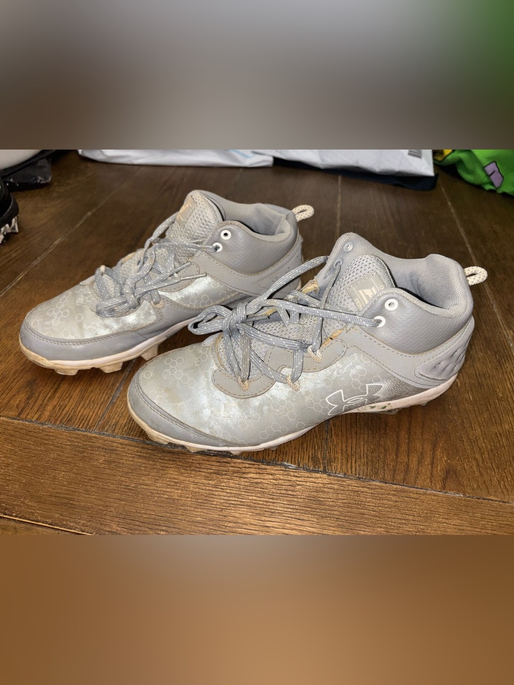 Under Armour Kids' Silver-Gray Baseball/Softball Cleats